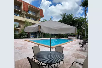 7900 Camino Cir #403, Miami, FL 33143 - Photo 5