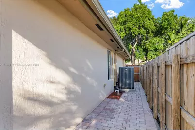 22032 SW 95th Pl, Cutler Bay, FL 33190 - Photo 35