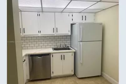 1000 Parkview Dr #427, Hallandale Beach, FL 33009 - Photo 7