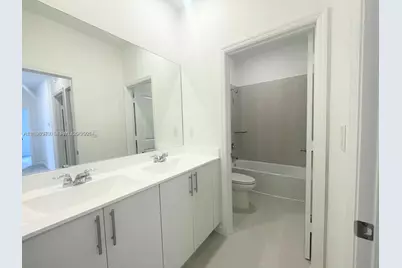 2647 SE 8 Ct, Homestead, FL 33035 - Photo 13