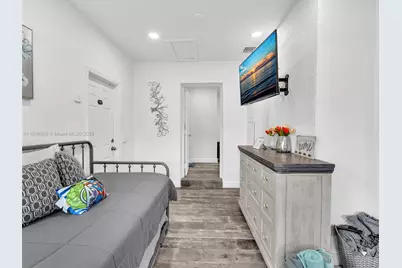 100 NW 8th Ave, Hallandale Beach, FL 33009 - Photo 11