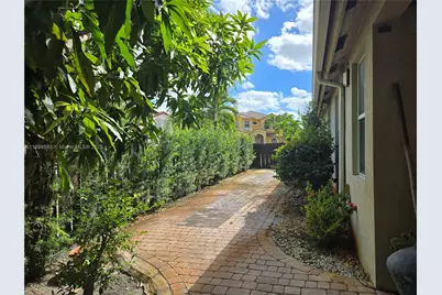 11141 NW 77th Ter, Doral, FL 33178 - Photo 35