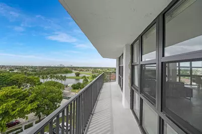 1000 Parkview Dr #809, Hallandale Beach, FL 33009 - Photo 33