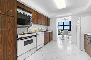 1000 Parkview Dr, Hallandale Beach, FL 33009 - Photo 21