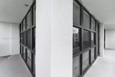 1000 Parkview Dr #809, Hallandale Beach, FL 33009 - Photo 37