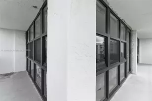 1000 Parkview Dr, Hallandale Beach, FL 33009 - Photo 37