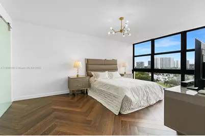 1000 Parkview Dr #809, Hallandale Beach, FL 33009 - Photo 9