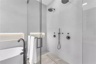 21100 NE 25th Ct, Miami, FL 33180 - Photo 41