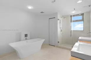 17301 Biscayne Blvd, North Miami Beach, FL 33160 - Photo 27