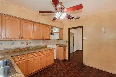 5271 NW 1st St, Miami, FL 33126 - Photo 9