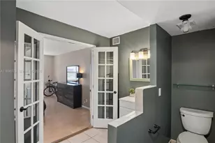 401 Golden Isles Dr, Hallandale Beach, FL 33009 - Photo 19