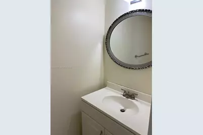 1000 Parkview Dr #427, Hallandale Beach, FL 33009 - Photo 7
