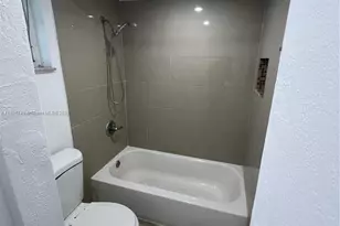 210 Fontainebleau Blvd, Miami, FL 33172 - Photo 9