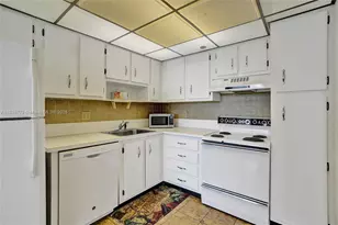 1200 St Charles Pl, Pembroke Pines, FL 33026 - Photo 5
