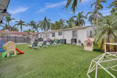 1124 NE 6th St, Hallandale Beach, FL 33009 - Photo 43