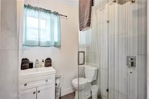 1124 NE 6th St, Hallandale Beach, FL 33009 - Photo 7