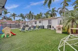 1124 NE 6th St, Hallandale Beach, FL 33009 - Photo 43