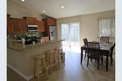 8660 SW 14th St, Pembroke Pines, FL 33025 - Photo 15