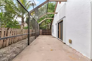 823 E Palm Run Dr, North Lauderdale, FL 33068 - Photo 13