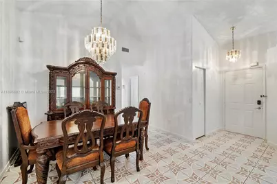 823 E Palm Run Dr, North Lauderdale, FL 33068 - Photo 9