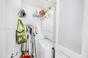 253 NE 2nd St, Miami, FL 33132 - Photo 5