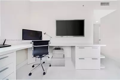 253 NE 2nd St #1109, Miami, FL 33132 - Photo 31