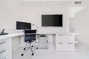 253 NE 2nd St, Miami, FL 33132 - Photo 31