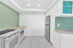 2425 Presidential Way, West Palm Beach, FL 33401 - Photo 15