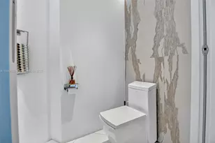 300 South Pointe Dr, Miami Beach, FL 33139 - Photo 21