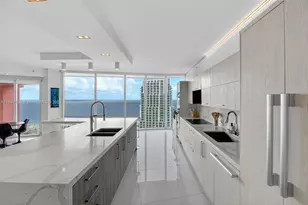 300 South Pointe Dr, Miami Beach, FL 33139 - Photo 15