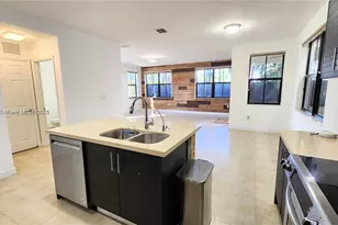 10375 NW 70th Ln, Doral, FL 33178 - Photo 5