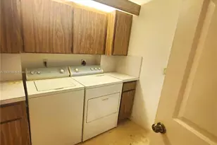 1705 Whitehall Dr, Davie, FL 33324 - Photo 29
