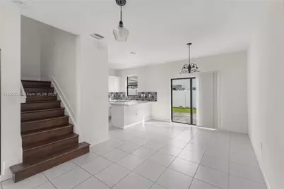 10611 W 33rd Ct, Hialeah, FL 33018 - Photo 13