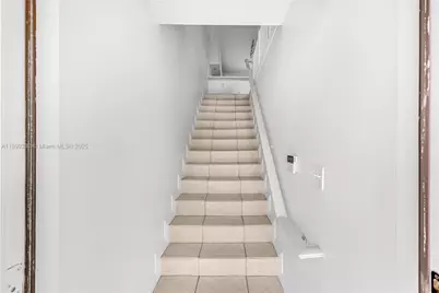 7666 W 34th Ln #7-202, Hialeah, FL 33018 - Photo 9