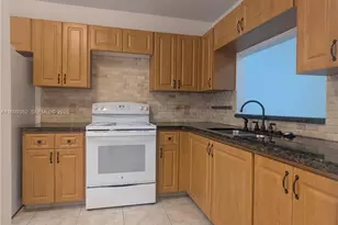 448 Lakeview Dr, Weston, FL 33326 - Photo 3