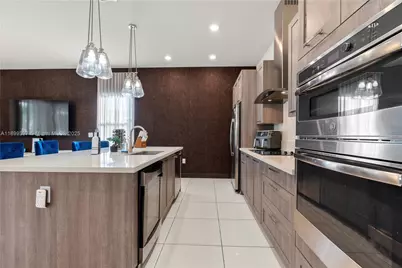 8975 NW 161st Ter, Miami Lakes, FL 33018 - Photo 7