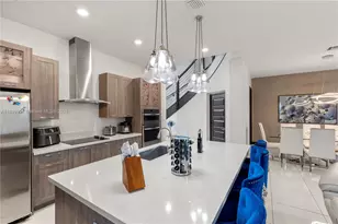 8975 NW 161st Terrace, Miami Lakes, FL 33018 - Photo 11