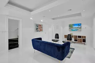 929 N Southlake Dr, Hollywood, FL 33019 - Photo 43