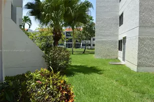 303 Racquet Club Rd, Weston, FL 33326 - Photo 31