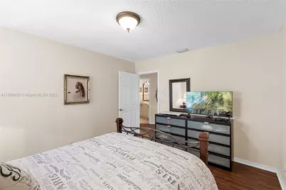 1071 NW 184th Ter, Pembroke Pines, FL 33029 - Photo 23