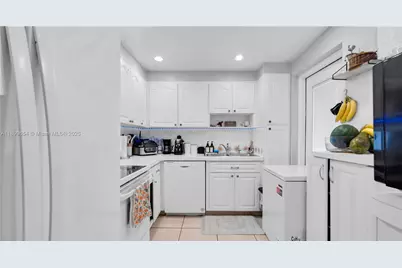 7850 Byron Ave #1004, Miami Beach, FL 33141 - Photo 9