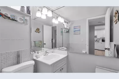 7850 Byron Ave #1004, Miami Beach, FL 33141 - Photo 11