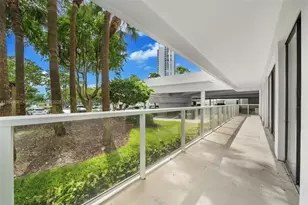 3731 N Country Club Dr, Aventura, FL 33180 - Photo 9