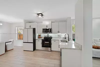 572 NE 6th Pl, Homestead, FL 33034 - Photo 19