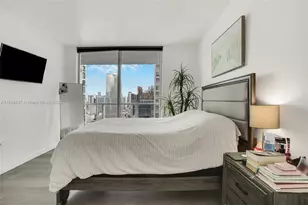 55 SE 6th St, Miami, FL 33131 - Photo 13