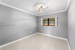 9835 SW 76th St, Miami, FL 33173 - Photo 9
