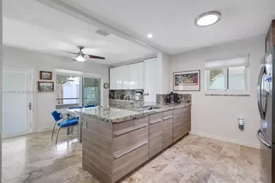 709 NW 7th St, Dania Beach, FL 33004 - Photo 9