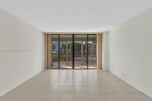 20500 W Country Club Dr, Aventura, FL 33180 - Photo 11