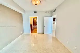 300 S Biscayne Blvd, Miami, FL 33131 - Photo 13