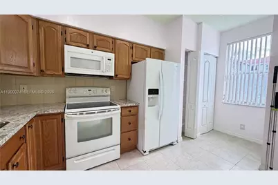 870 NE 212th Ter #4, Miami, FL 33179 - Photo 5